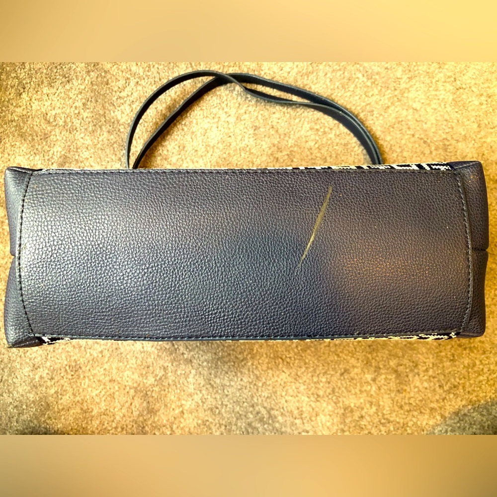 Tommy Hilfiger navy purse 😀 - Picture 9 of 9